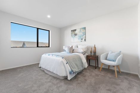 Photo of property in 25 Kumukumu Road, Long Bay, Auckland, 0630