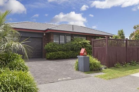 Photo of property in 1 Sheffield Place, Botany Downs, Auckland, 2010