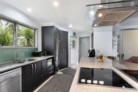 Photo of property in 11 Temuri Place, Glendene, Auckland, 0602