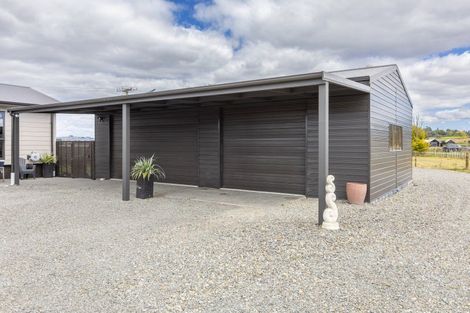Photo of property in 1 Elm Place, Waipukurau, 4284