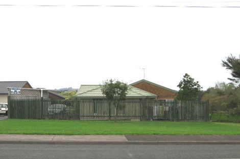 Photo of property in 12/520 Don Buck Road, Westgate, Auckland, 0614