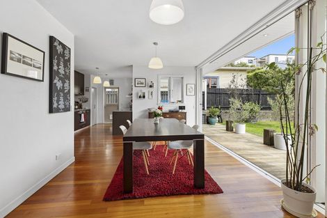 Photo of property in 8 Hargreaves Street, Mount Cook, Wellington, 6021