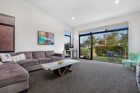 Photo of property in 6 Gallantry Crescent, Papakura, 2110