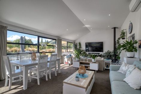 Photo of property in 1 Woodley Place, Glenorchy, 9372