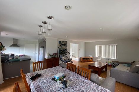 Photo of property in 44 Brashier Circle, Sunnyvale, Auckland, 0612