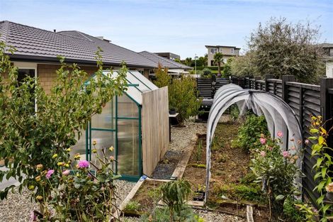 Photo of property in 9 Links Drive, Waiwhakaiho, New Plymouth, 4312