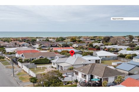 Photo of property in 8 Pandora Street, North New Brighton, Christchurch, 8083