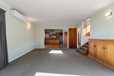 Photo of property in 1 Fyvie Avenue, Tawa, Wellington, 5028