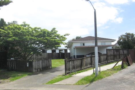 Photo of property in 16 Ngatira Place, Clendon Park, Auckland, 2103