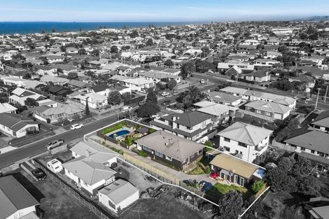 Photo of property in 26 Riverton Road, Mount Maunganui, 3116