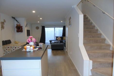 Photo of property in 19/9 Surrey Street, Tawa, Wellington, 5028