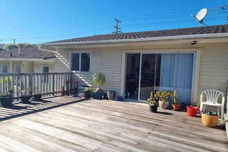 Photo of property in 17 Bell Street, Tawa, Wellington, 5028