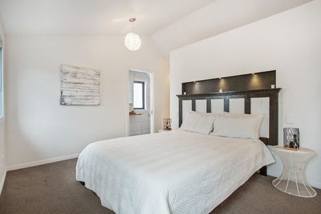 Photo of property in 1f Eversleigh Road, Belmont, Auckland, 0622