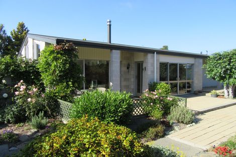Photo of property in 17a Churchill Place, Waimate, 7924