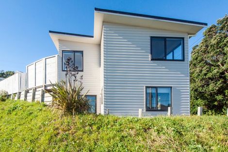 Photo of property in 106b Glanmire Road, Newlands, Wellington, 6037