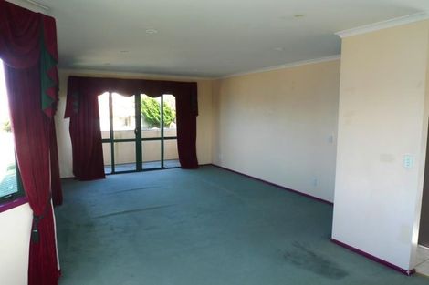 Photo of property in 11 Bennett Grove, Newlands, Wellington, 6037