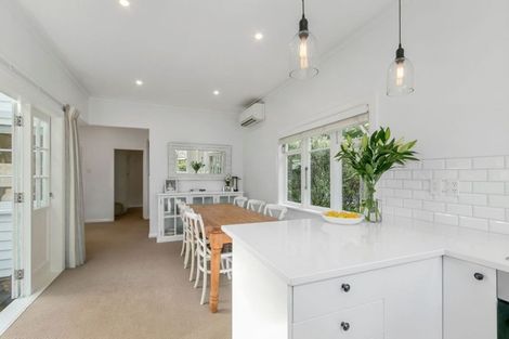 Photo of property in 6 Kowhai Street, Eastbourne, Lower Hutt, 5013