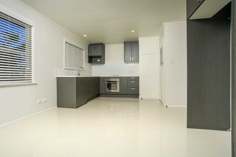 Photo of property in 2 Frizell Street, Beach Haven, Auckland, 0626