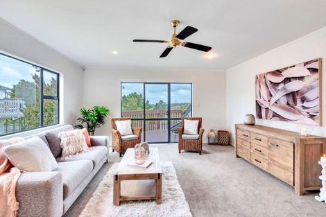 Photo of property in 1/266 Glamorgan Drive, Northcross, Auckland, 0630