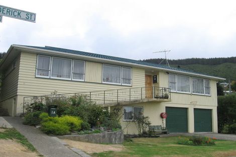 Photo of property in 1a Frederick Street, Tawa, Wellington, 5028