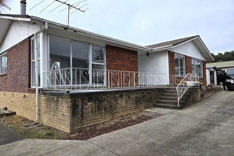 Photo of property in 2/56 Cockayne Crescent, Sunnynook, Auckland, 0620