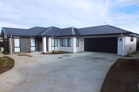 Photo of property in 5 Syd Grant Crescent, Orewa, 0931