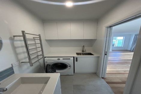 Photo of property in 10a Oriental Terrace, Mount Victoria, Wellington, 6011