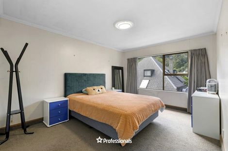 Photo of property in 2 Lady Bell Grove, Lowry Bay, Lower Hutt, 5013