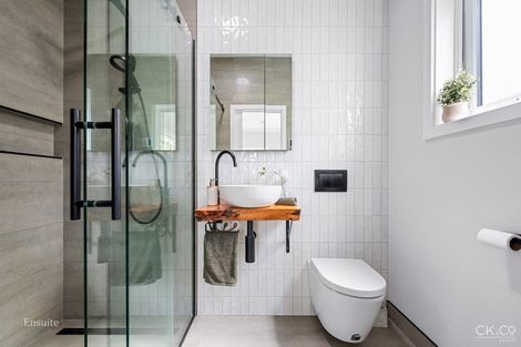 Photo of property in 34 Miromiro Road, Normandale, Lower Hutt, 5010