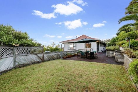 Photo of property in 32 Telstar Place, Beach Haven, Auckland, 0626