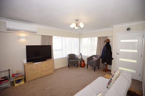 Photo of property in 1/32 Weldene Avenue, Glenfield, Auckland, 0629