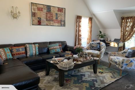 Photo of property in 27 Paddington Grove, Karori, Wellington, 6012