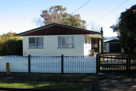 Photo of property in 1 Tait Place, Carterton, 5713