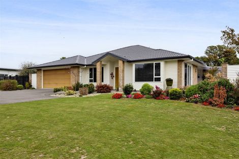Photo of property in 9 Links Drive, Waiwhakaiho, New Plymouth, 4312
