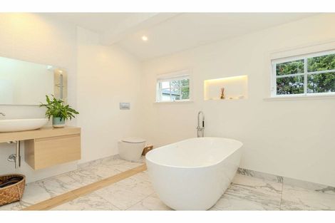 Photo of property in 37 Riverview Road, Kerikeri, 0230