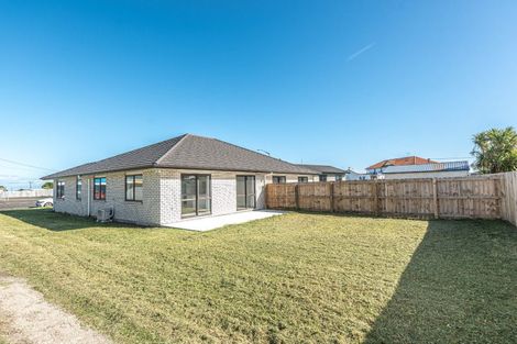 Photo of property in 6a Cross Street, Castlecliff, Whanganui, 4501
