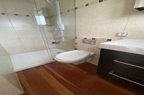 Photo of property in 26 West Lynn Road, Titirangi, Auckland, 0604