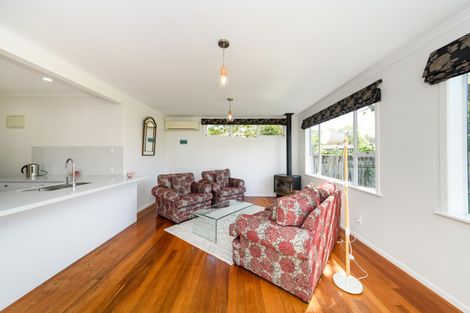 Photo of property in 15 Elmira Avenue, Hokowhitu, Palmerston North, 4410