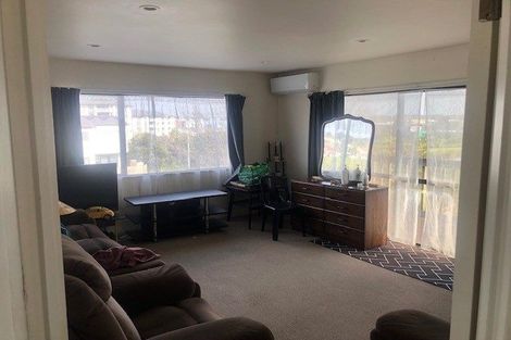 Photo of property in 7 Rook Place, Unsworth Heights, Auckland, 0632
