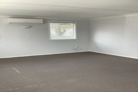 Photo of property in 1 Keats Place, Blockhouse Bay, Auckland, 0600