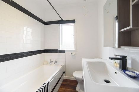 Photo of property in 1/10 White Swan Road, Mount Roskill, Auckland, 1041