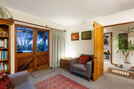 Photo of property in 146 Breaker Bay Road, Breaker Bay, Wellington, 6022