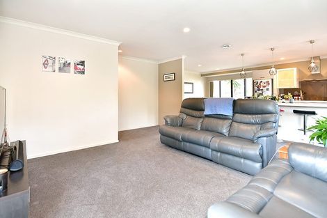 Photo of property in 1 Empressa Heights, Helensville, 0800