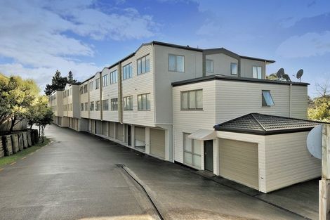 Photo of property in The Haven, 28/120 Beach Haven Road, Beach Haven, Auckland, 0626