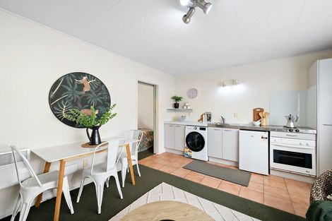 Photo of property in 2/52 Russell Terrace, Berhampore, Wellington, 6023
