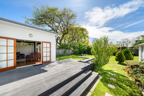 Photo of property in 15 Elmira Avenue, Hokowhitu, Palmerston North, 4410