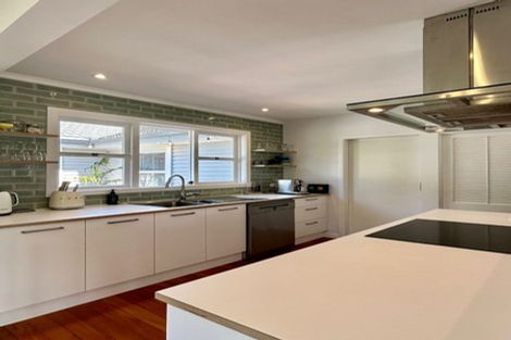 Photo of property in 6 Channel View Road, Campbells Bay, Auckland, 0630