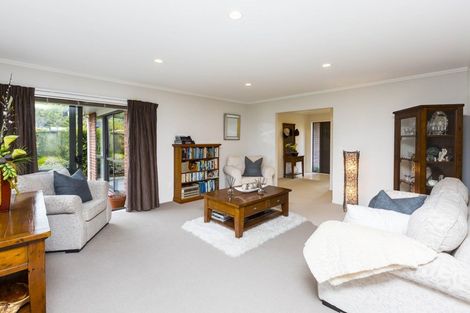 Photo of property in 22 Jade Crescent, Timberlea, Upper Hutt, 5018
