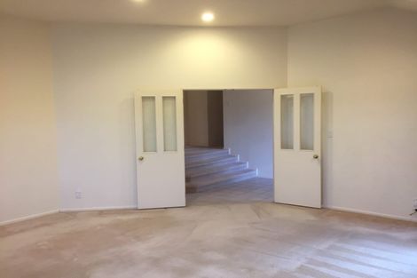 Photo of property in 21 Taupiko Place, Green Bay, Auckland, 0604