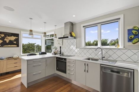 Photo of property in 10 Holford Street, Westown, New Plymouth, 4310